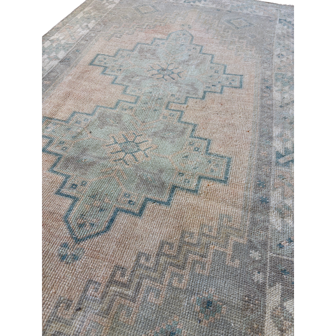 Vintage Rug {Dipping Daisy}